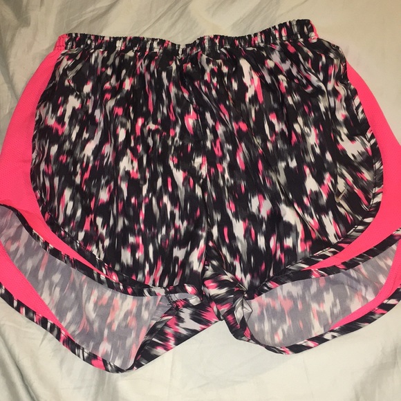 Nike running shorts - Picture 2 of 3